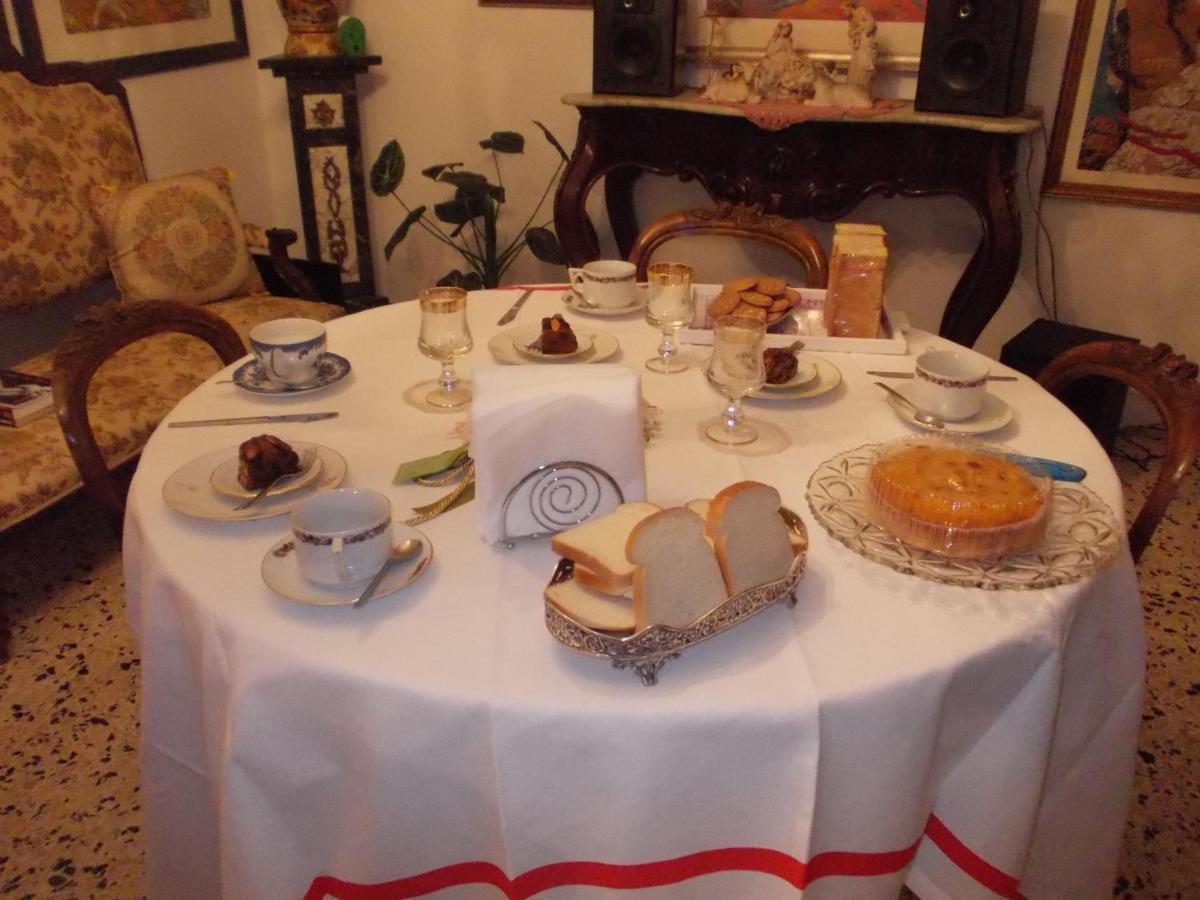 Domus Aurea Bed & Breakfast Oristano Exterior photo